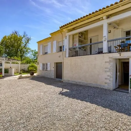 Апартаменты Entre Et Montagne Thezan-les-Beziers